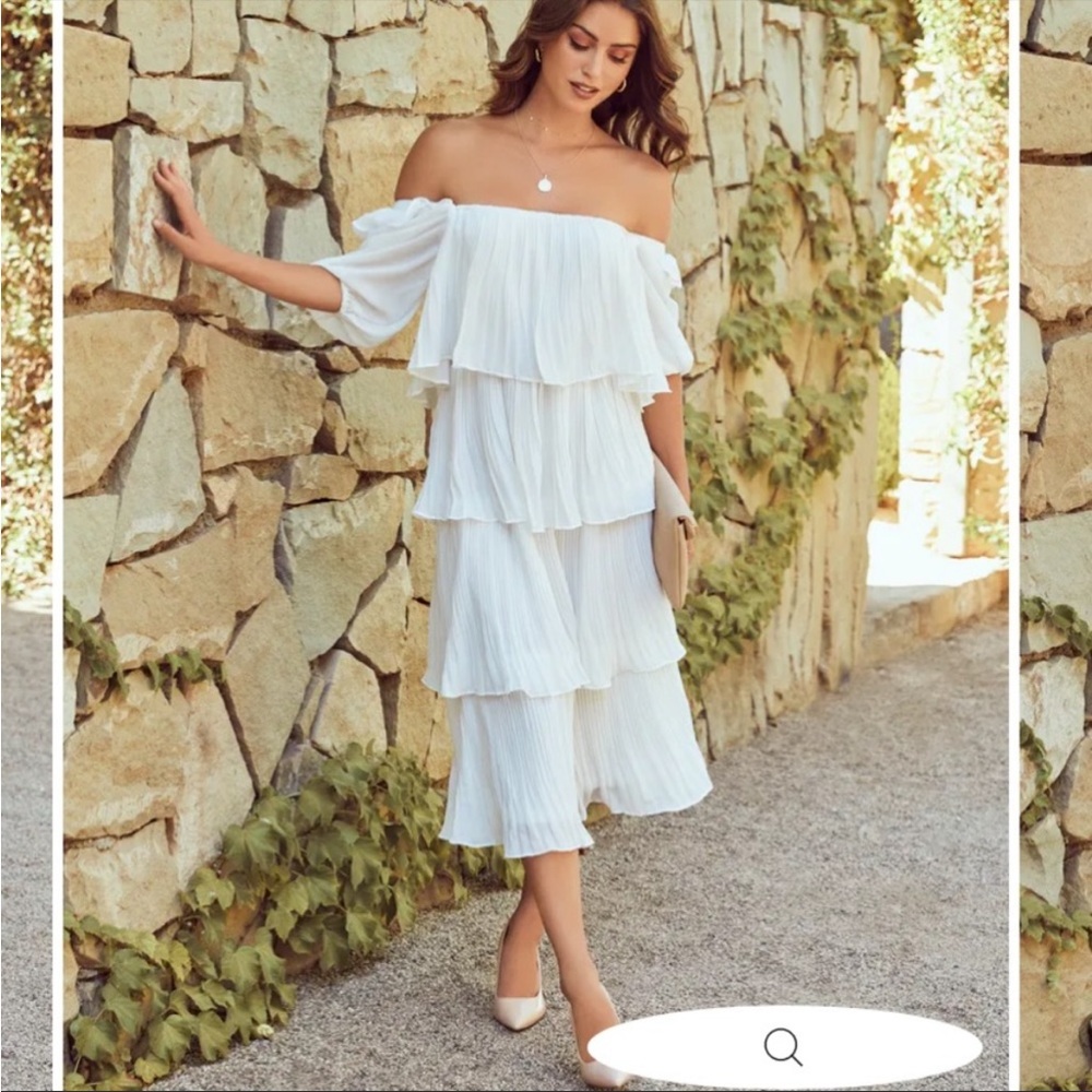 VICI Rehearsal Tiered Plisse Midi Dress S